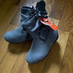 Wonder nation toddler children’s 8 Gray Suede Ankle Boots with Bow
